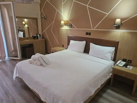 Büyük Yataklı Tek Kişilik Oda