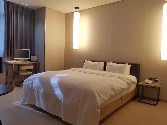 Deluxe Tek Büyük Yataklı Oda