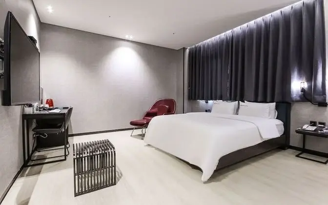 Premium Tek Büyük Yataklı Oda
