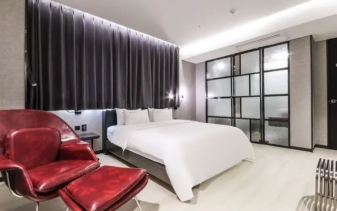 Premium Tek Büyük Yataklı Oda