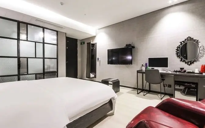 Premium Tek Büyük Yataklı Oda