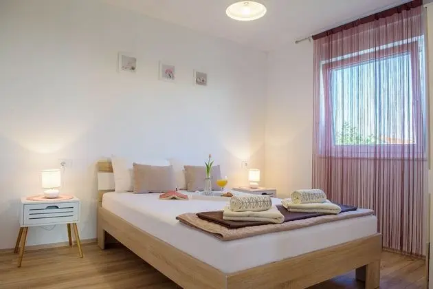 Family Ev, 2 Yatak Odası, Kişiye Özel Havuzlu, Bahçe Manzaralı