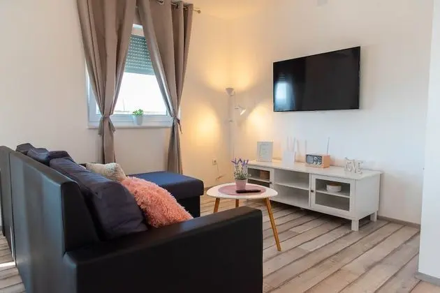 Family Ev, 2 Yatak Odası, Kişiye Özel Havuzlu, Bahçe Manzaralı