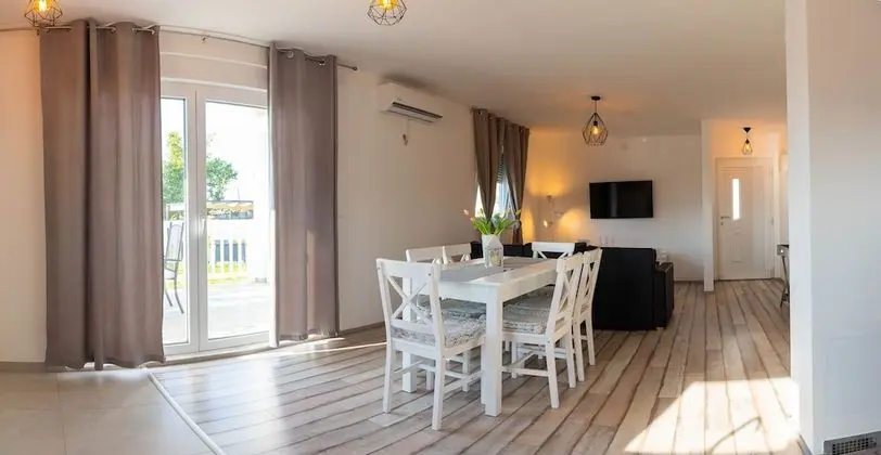 Family Ev, 2 Yatak Odası, Kişiye Özel Havuzlu, Bahçe Manzaralı