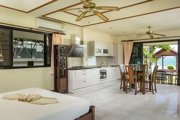 5 Bedrooms Beachfront Exclusive Grand Villa Deluxe