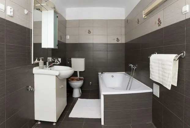 Apart Daire, 2 Yatak Odası, Avlu Manzaralı