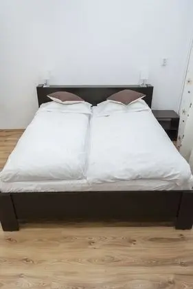 Basic Tek Büyük Yataklı Oda