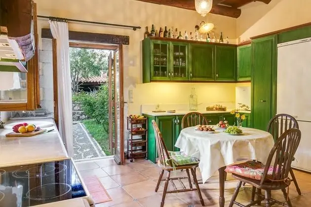 Deluxe Villa (in Theriso Vilage 14 km)