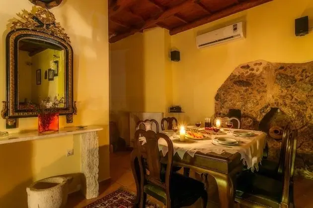Deluxe Villa (in Theriso Vilage 14 km)