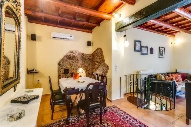 Deluxe Villa (in Theriso Vilage 14 km)