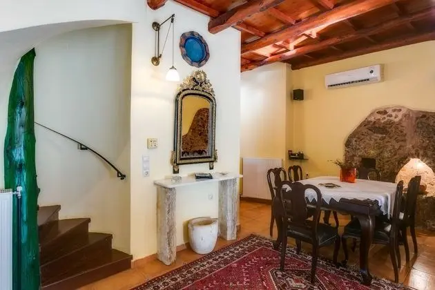Deluxe Villa (in Theriso Vilage 14 km)