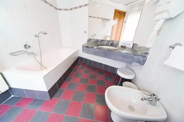 Economy Tek Büyük veya İki Ayrı Yataklı Oda