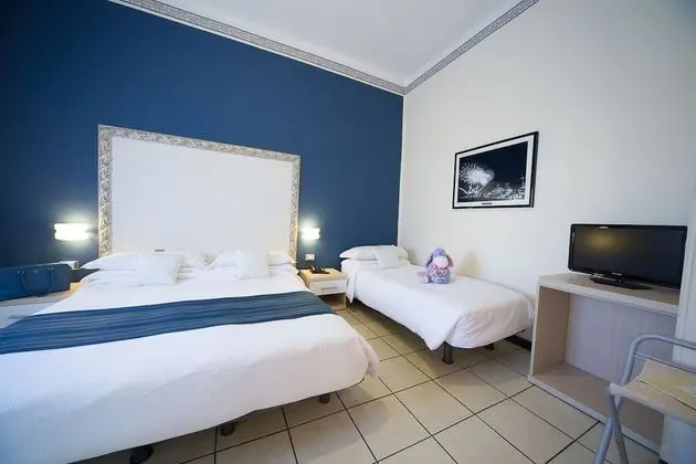 Üç Kişilik Oda (Air Conditioning)