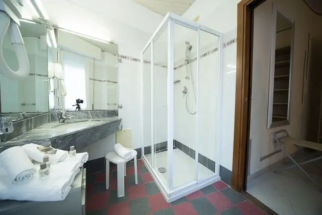 Üç Kişilik Oda (Air Conditioning)