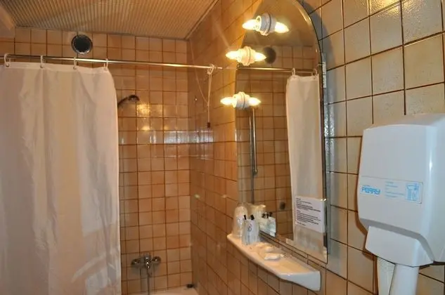 Üç Kişilik Oda