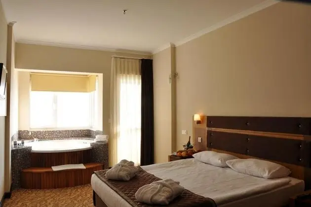 King Suite Suite Oda Jakuzi Ve Deniz Manzaralı