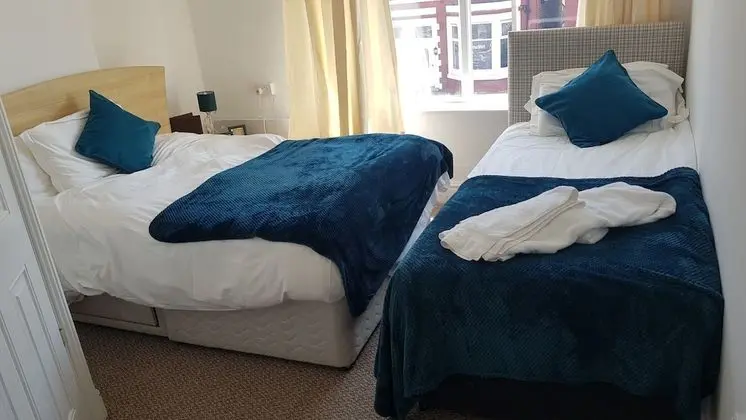 Üç Kişilik Oda
