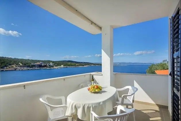 Apart Daire (Igor - 5 m from beach - A(6+2))