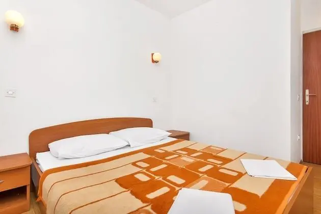 Apart Daire (Igor - 5 m from beach - A(6+2))