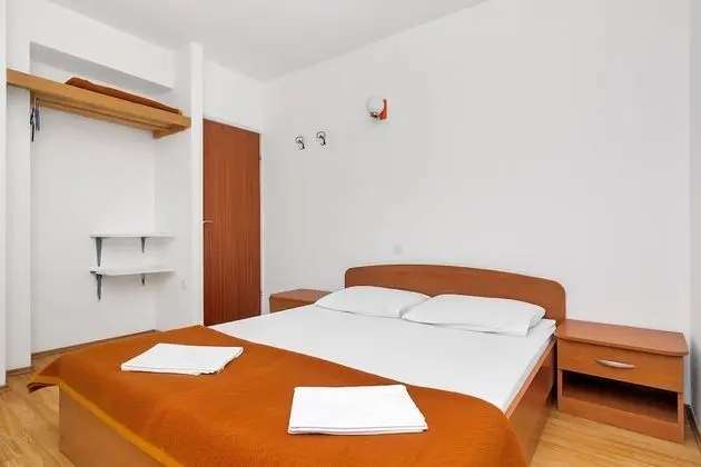 Apart Daire (Igor - 5 m from beach - A(6+2))