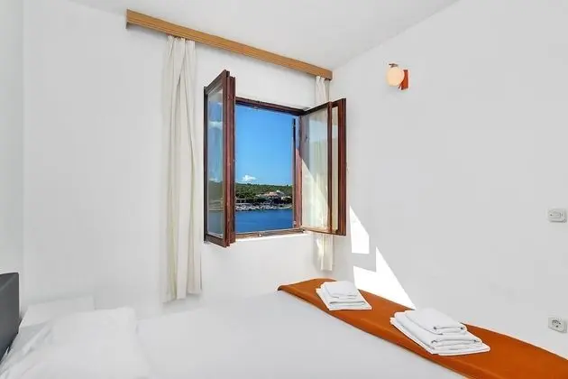 Apart Daire (Igor - 5 m from beach - A(6+2))