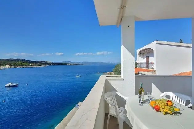 Apart Daire (Igor - 5 m from beach - A(6+2))