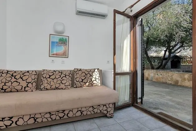 Apart Daire (Igor - 5 m from beach - B(2+2))