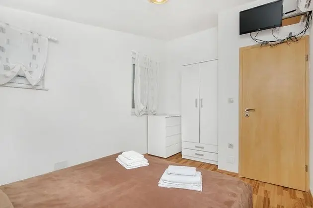 Apart Daire (Igor - 5 m from beach - C(4+3))