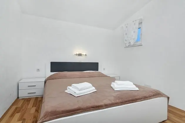 Apart Daire (Igor - 5 m from beach - C(4+3))