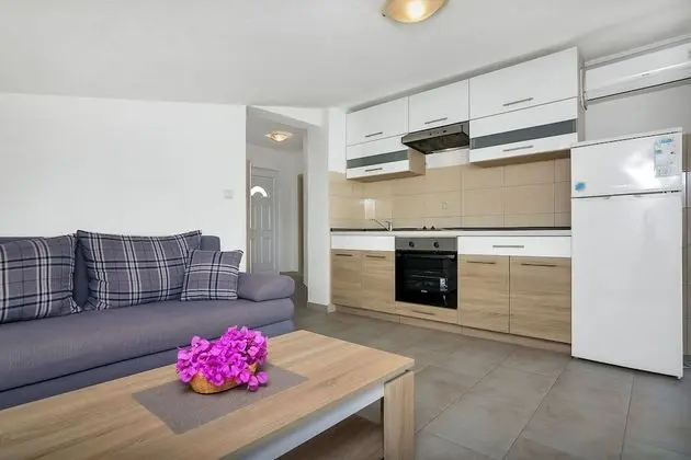 Apart Daire (Igor - 5 m from beach - C(4+3))