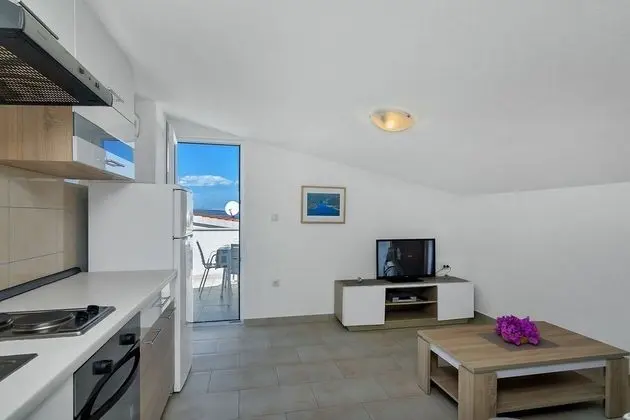 Apart Daire (Igor - 5 m from beach - C(4+3))