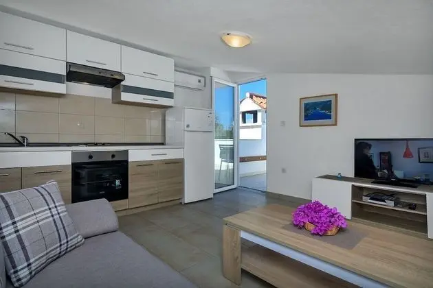 Apart Daire (Igor - 5 m from beach - C(4+3))