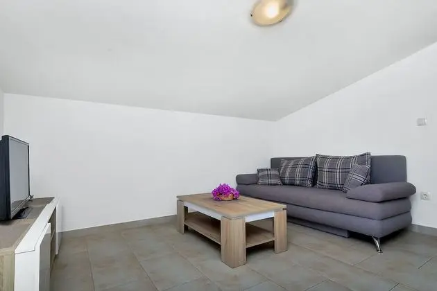 Apart Daire (Igor - 5 m from beach - C(4+3))