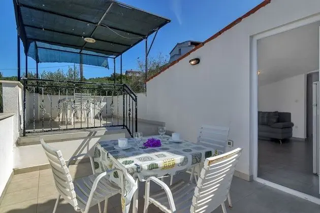 Apart Daire (Igor - 5 m from beach - C(4+3))