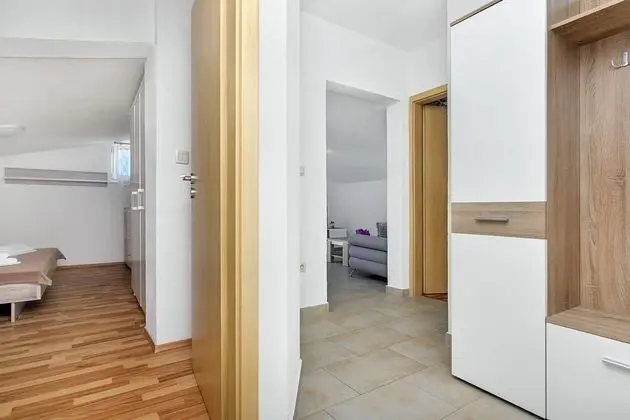 Apart Daire (Igor - 5 m from beach - C(4+3))