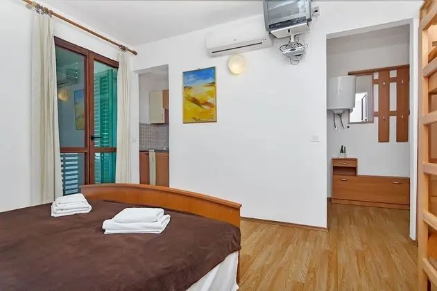 Stüdyo (Igor - 5 m from beach - SA4(4))