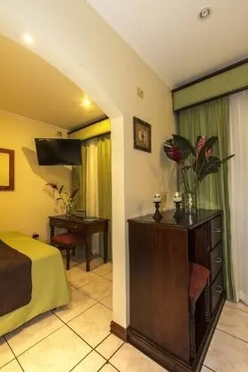Superior Üç Kişilik Oda, 1 Yatak Odası, Havuz Manzaralı