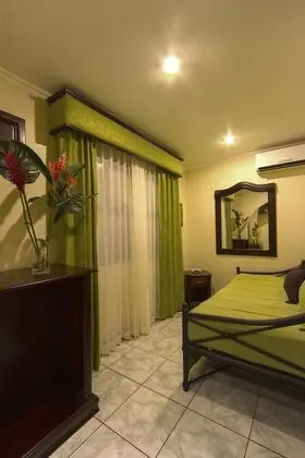 Superior Üç Kişilik Oda, 1 Yatak Odası, Havuz Manzaralı