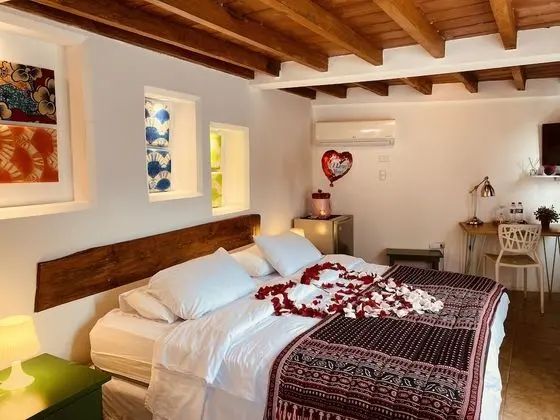 Deluxe Tek Büyük Yataklı Oda, Sıcak Su Havuzu