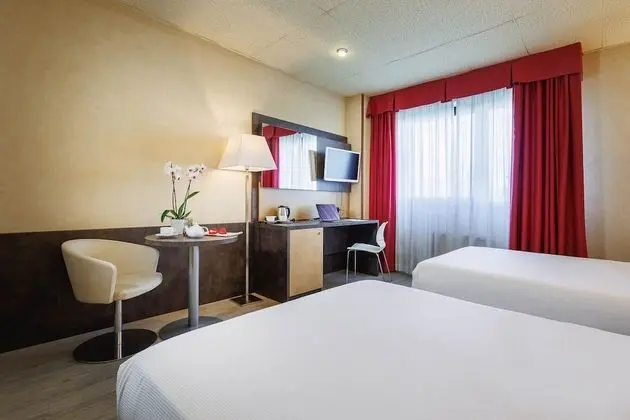 Deluxe Oda, 2 Büyük (Queen) Boy Yatak