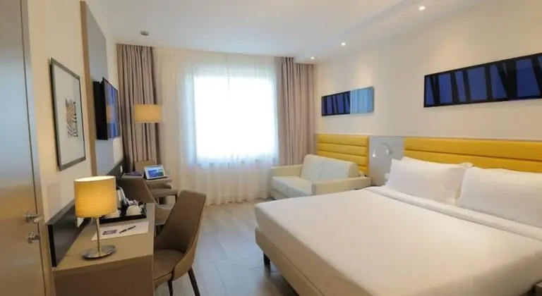 Standard Tek Büyük Yataklı Oda (with sofa bed)