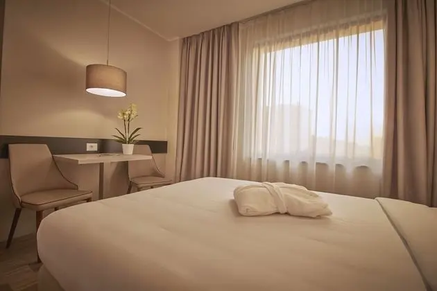 Standard Tek Büyük Yataklı Oda (with sofa bed)