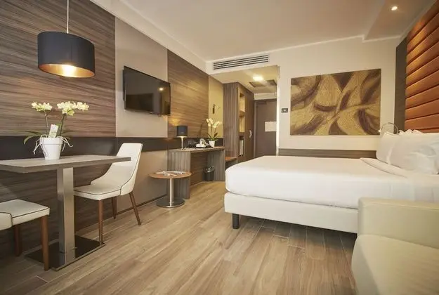 Standard Tek Büyük Yataklı Oda (with sofa bed)