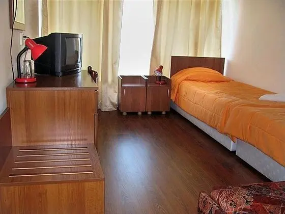 Basic Tek Büyük Yataklı Oda