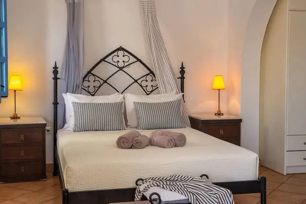 Triple Studio, Sea View - Themistw