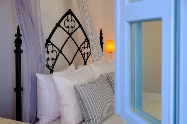 Triple Studio, Sea View - Themistw