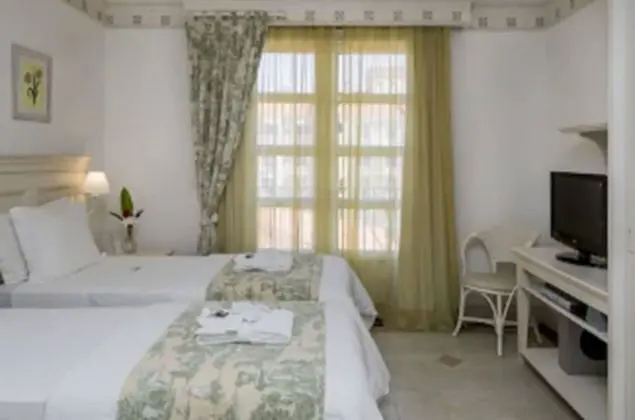 Junior Süit (Vista Lateral ao Mar)