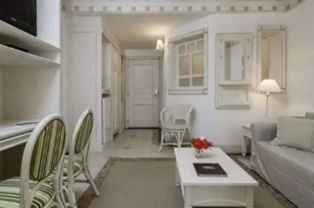 Junior Süit (Vista Lateral ao Mar)