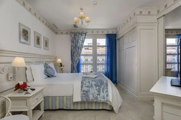 Süit (Vista Lateral ao Mar)