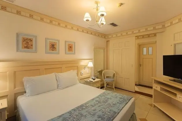 Süit (Vista Lateral ao Mar)